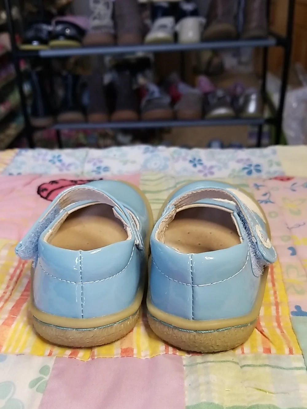 Livie & Luca Baby Blue Patent Leather Mary Janes with Glitter Bird Size 4 Pio